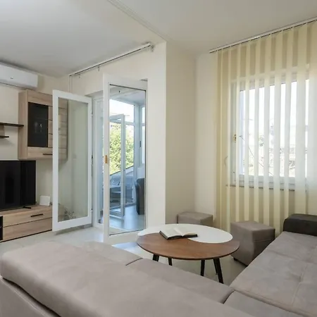 Donatella Apartment *